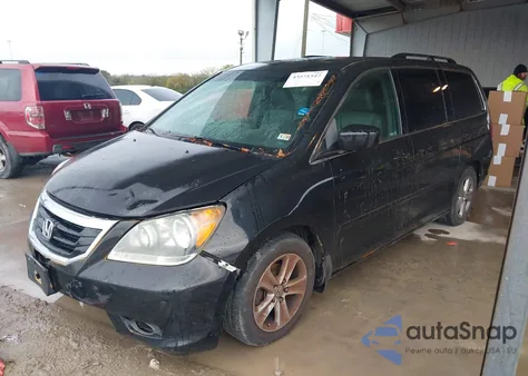 2010 Honda Odyssey Touring z USA, uszkodzony, nr VIN 5FNRL3H97AB039089